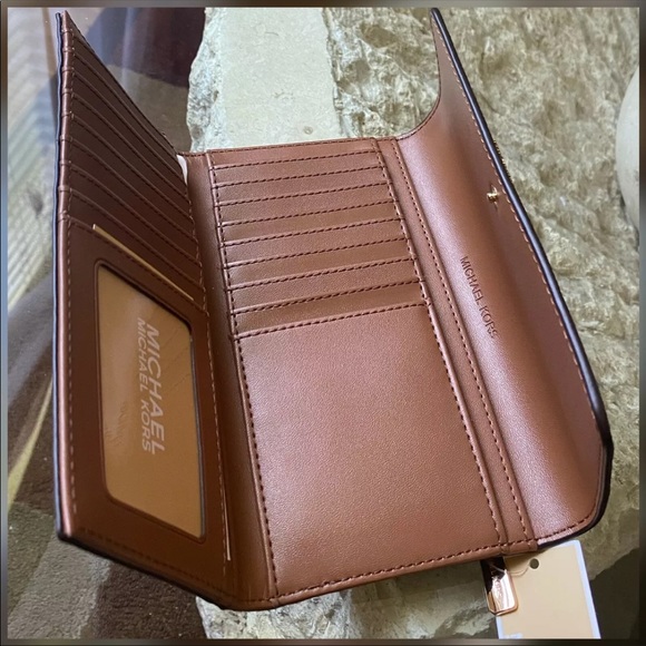 ✨🆕 Micheal Kors Brand New Jet Set Large Wallet✨ - Picture 5 of 8